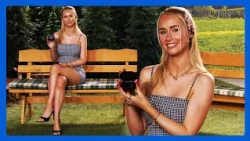 Monika presents wireless in-ear headphones as a Sunday special on @PEARL-TV